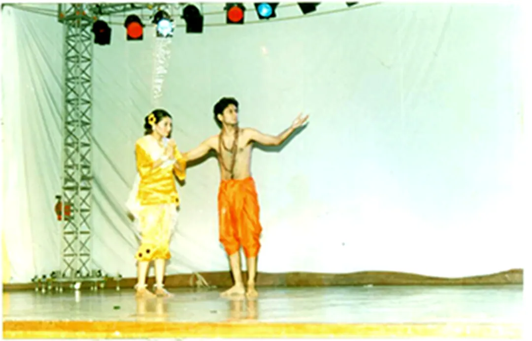 A classical dance duet under the lights